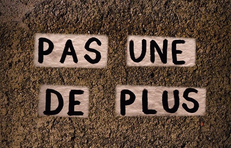 collage "pas une de plus"